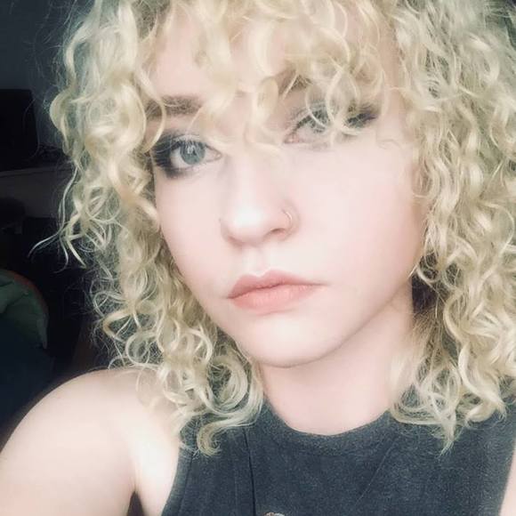 Meet your Posher, Sarah - Picture 1 of 1